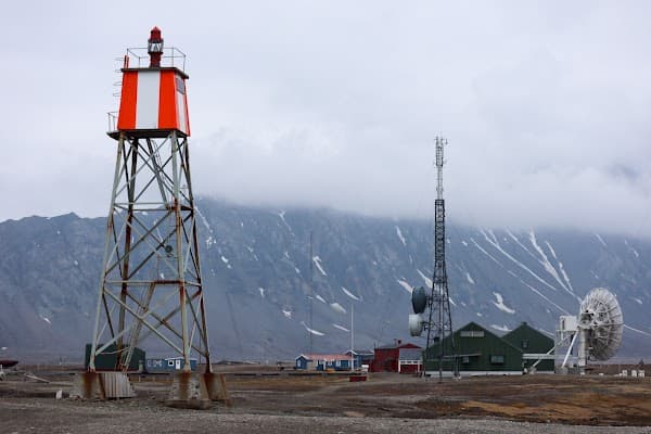 Isfjord Radio Adventure Hotel