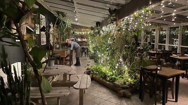 Mary-Ann’s Vinterhagen Restaurant & Peisen Bar