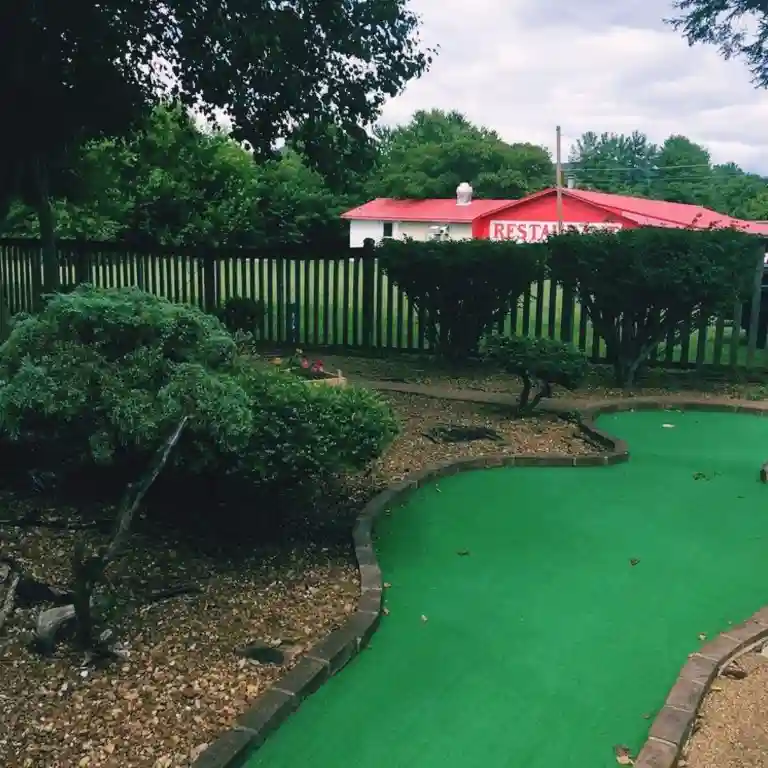 Fun Things To Do in Townsend Tennessee - Mountain Mini Golf